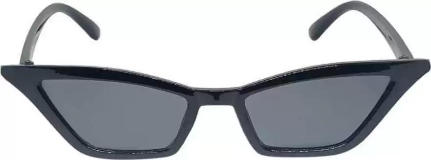 Cat-Eye Elegance: UV-Protected Sunglasses for Stylish Eye Shielding